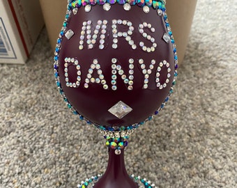 Tulip Shaped Wine Glass - Choose color and personalization