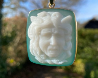 Vintage 9k gold and green agate Medusa necklace