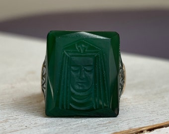 Vintage 9k gold and green agate Egyptian Pharaoh ring