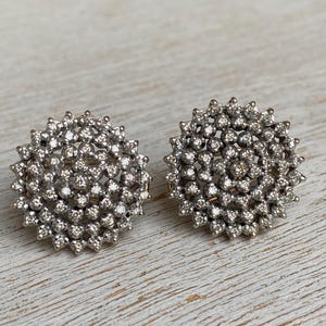 Pendientes vintage de oro de 9 quilates y diamantes en racimo grande