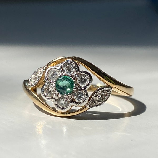 Vintage 9k gold, emerald and diamond daisy cluster ring