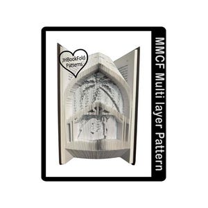 Peut inclure: Un livre dont les pages sont pliées en un motif architectural tridimensionnel détaillé. Le livre est encadré en noir, avec le texte "MMCF Multi layer Pattern" et un logo en forme de cœur avec "JHBookFold Patterns".