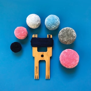 Pom Pom Maker, Wood & 5-in-1 Tool, Makes Multiple Size Pom Poms (Robot Model)