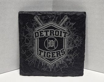 Posavasos de pizarra grabados inspirados en el equipo deportivo de Detroit
