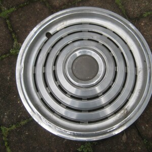 Pontiac Motor Division 15 inch 1972 Hubcap.