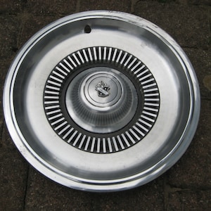 Buick 1970 Electra 225 15 Inch Hub Cap.
