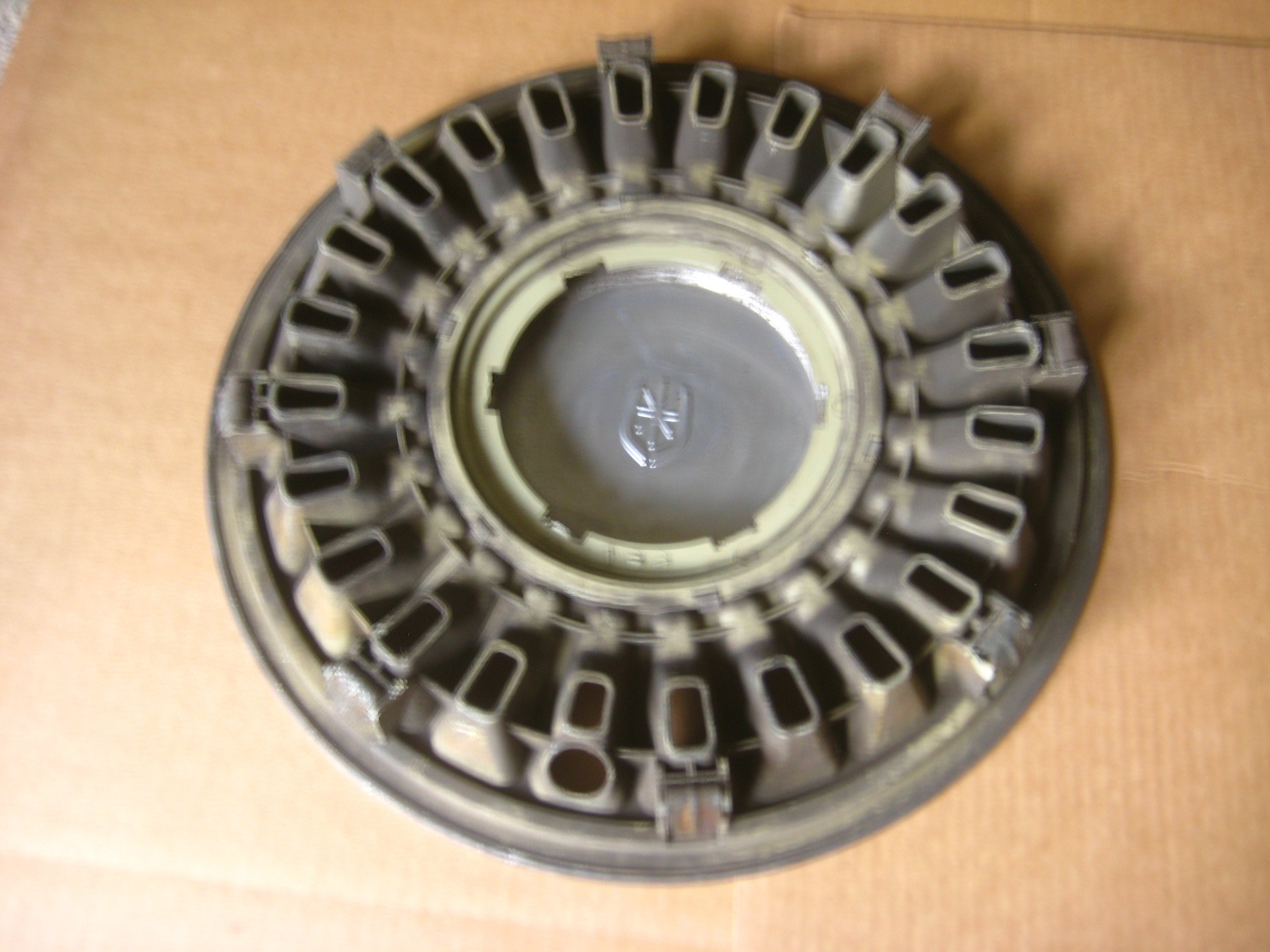 1981-82 トヨタ クレシダ #61035 14 インチ ホイール カバー il_fullxfull.3165202659_j8dw.jpg