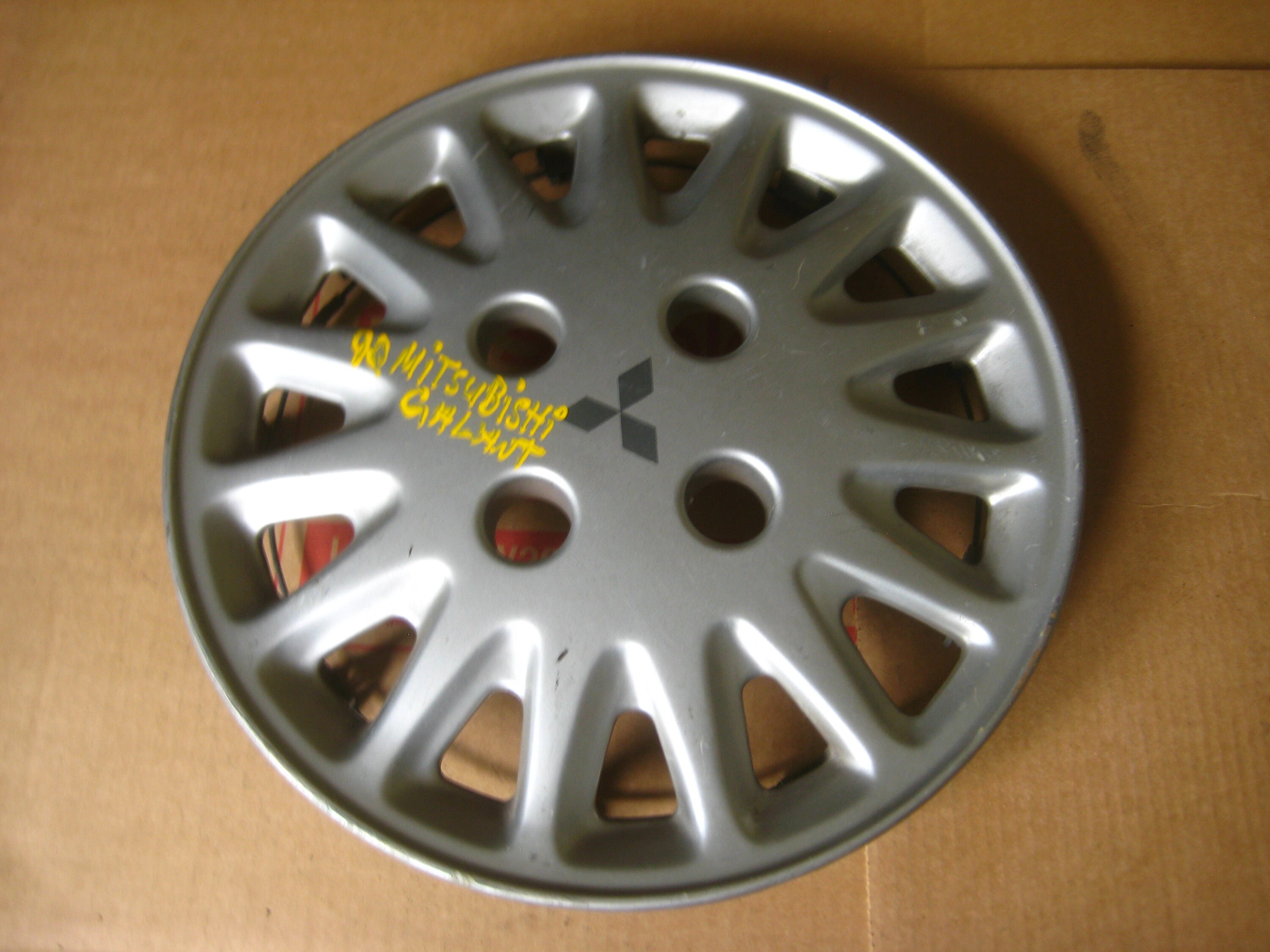 Mitsubishi galant hubcaps discount