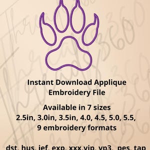 Op de afbeelding: Een paarse pootafdruk applique borduur bestand. De afbeelding bevat de tekst "Instant Download Applique Embroidery File" en "Beschikbaar in 7 maten: 6,35cm, 7,62cm, 8,89cm, 10,16cm, 11,43cm, 12,7cm, 13,97cm." Het vermeldt ook 9 borduurformaten.