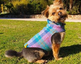 Manteau pour chien en Tweed Harris®, tissu traditionnel d'Ecosse. Entièrement fabriqué à la main. Tailles : XS, S et M.