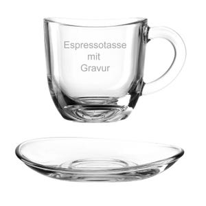 Op de afbeelding: Een set van een helder glazen espressokopje en schotel met de tekst "Espressotasse mit Gravur" gegraveerd op de zijkant van het kopje.
