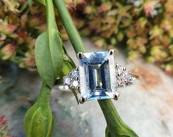 Aquamarine and Diamond Ring in 18ct White Gold