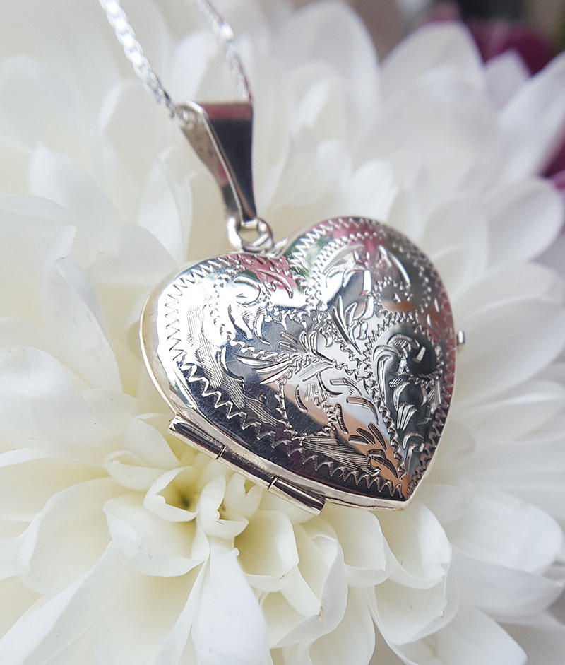Silver heart deals lockets