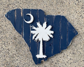 State of South Carolina state flag wood pallet sign with cresent moon and palmetto tree