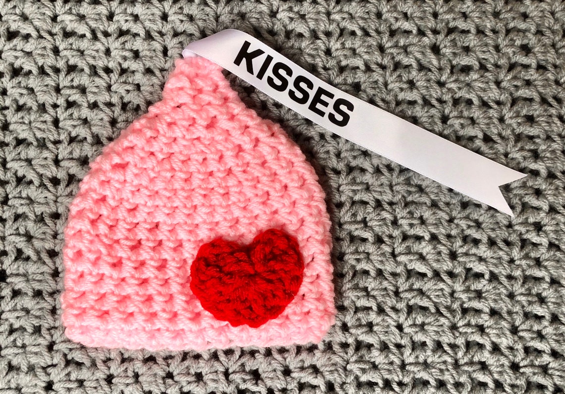 Valentines Crocheted Hershey Kiss Hat with heart. Pink hat Etsy.de