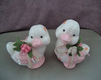 Duck Figurine , Baby duck figurnies , Set for duck figurine , Vintage baby duck figurines , Baby ducks with flowers , Gift under 10