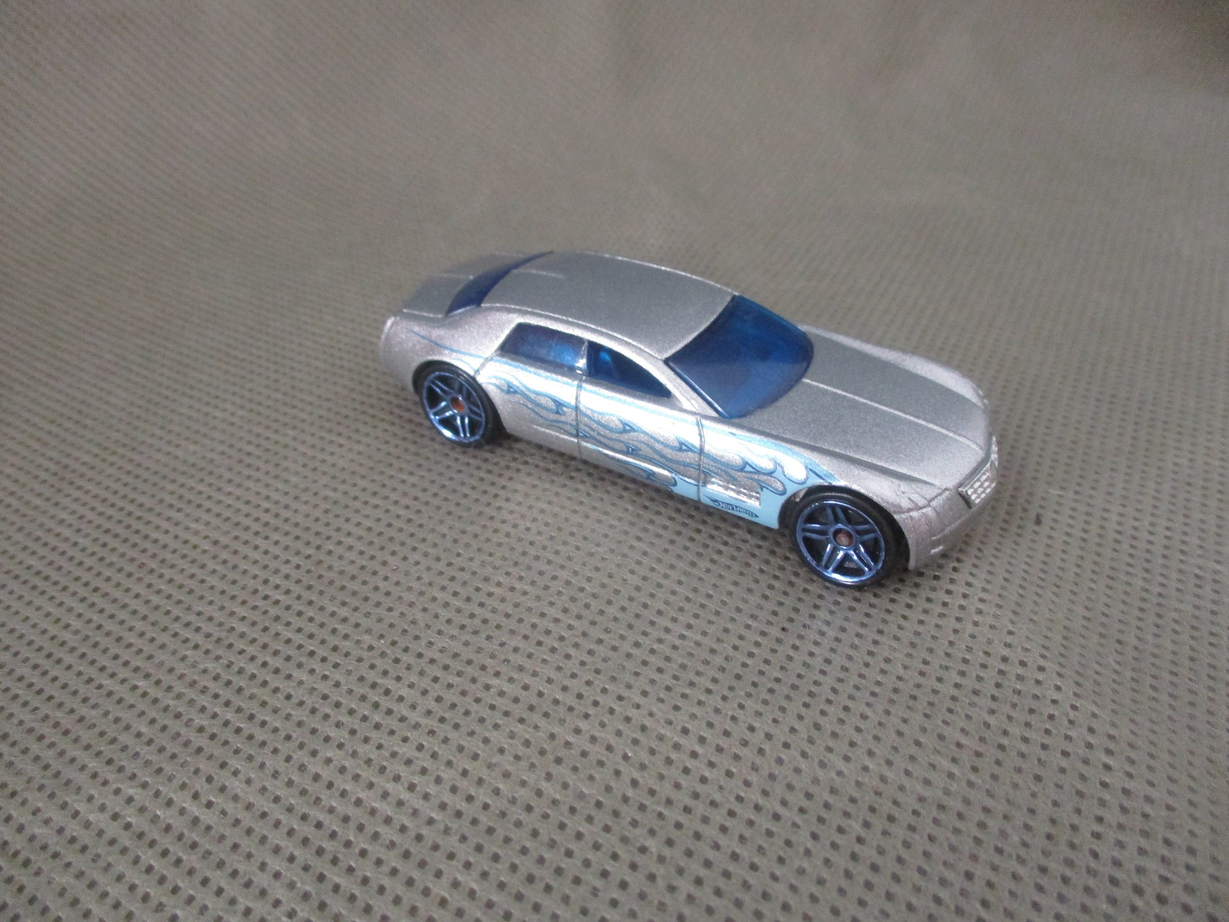 Hot Wheels Cadillac V-16 TM GM Car Silver With Blue Flames 2003