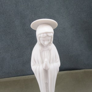 Vintage Praying madonna figurine , Mary statue , Praying Mary ,1990&#39;s White figurine , Porcelain knick knack, janetjcrafts