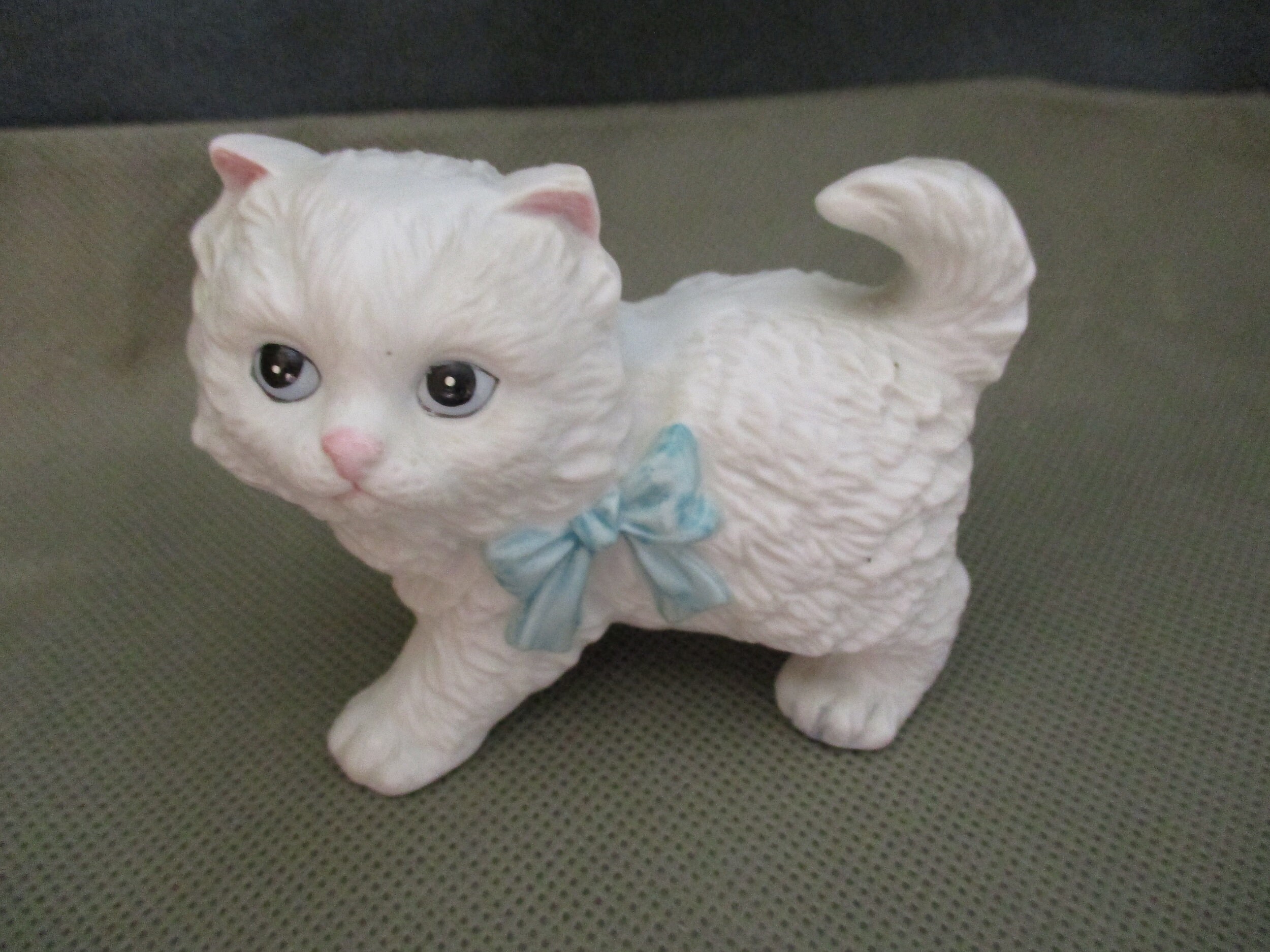 Cute white kitten in a bow and dress on Craiyon, image size:2500x1875