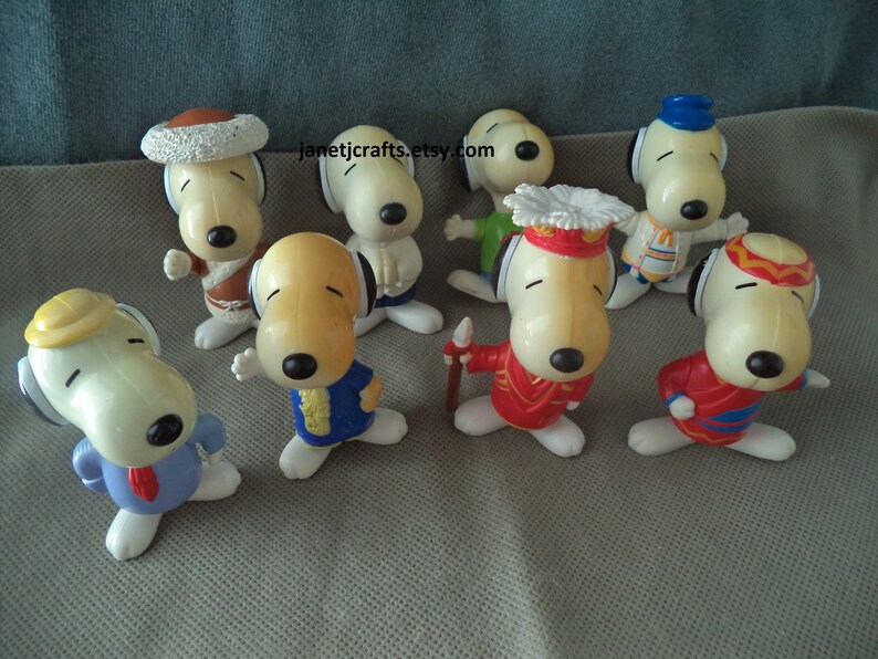 snoopy around the world mcdonalds toys