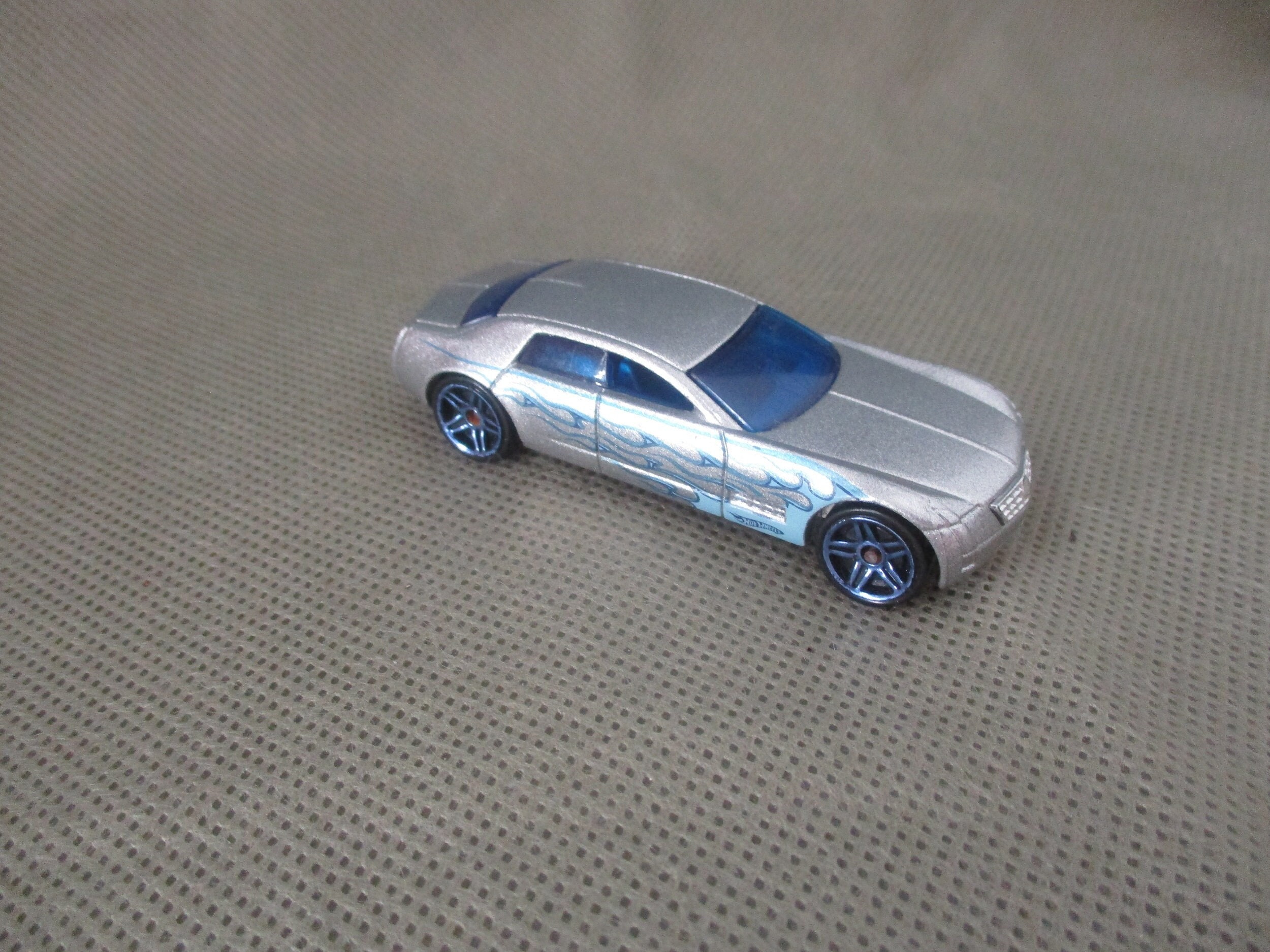 Hot Wheels Cadillac V-16 TM GM Car Silver With Blue Flames 2003