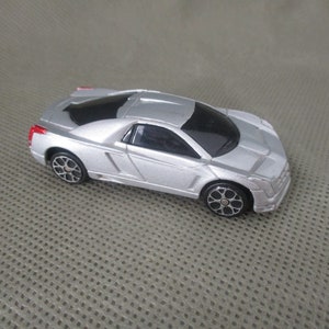 Vintage Maisto 2002 Cadillse cien concepy 1:64 scale Gray Maisto diecast car