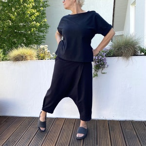 Chillerhose , Sarouelhose aus Sommersweat, schwarz, ZWEIWERK Bild 1