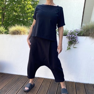 Chillerhose , Sarouelhose aus Sommersweat, schwarz, ZWEIWERK Bild 3