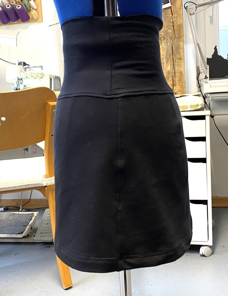 La pequeña falda de excursionista hecha de sudor de verano French Terry, ZWEIWERK imagen 6