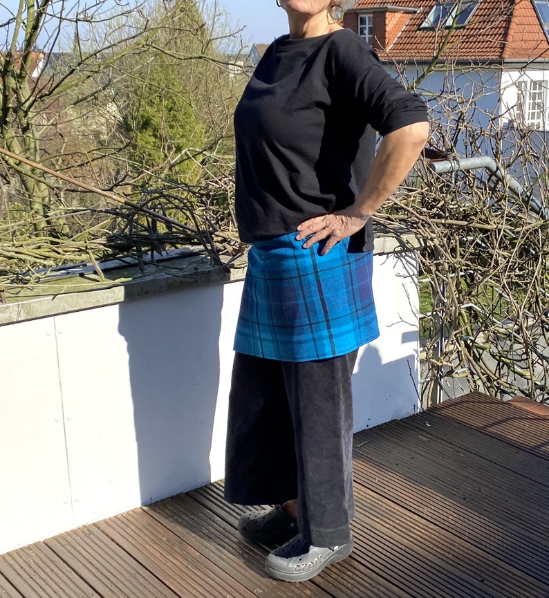 Cacheur checked wrap skirt made of Romanite jersey, ZWEIWERK image 7