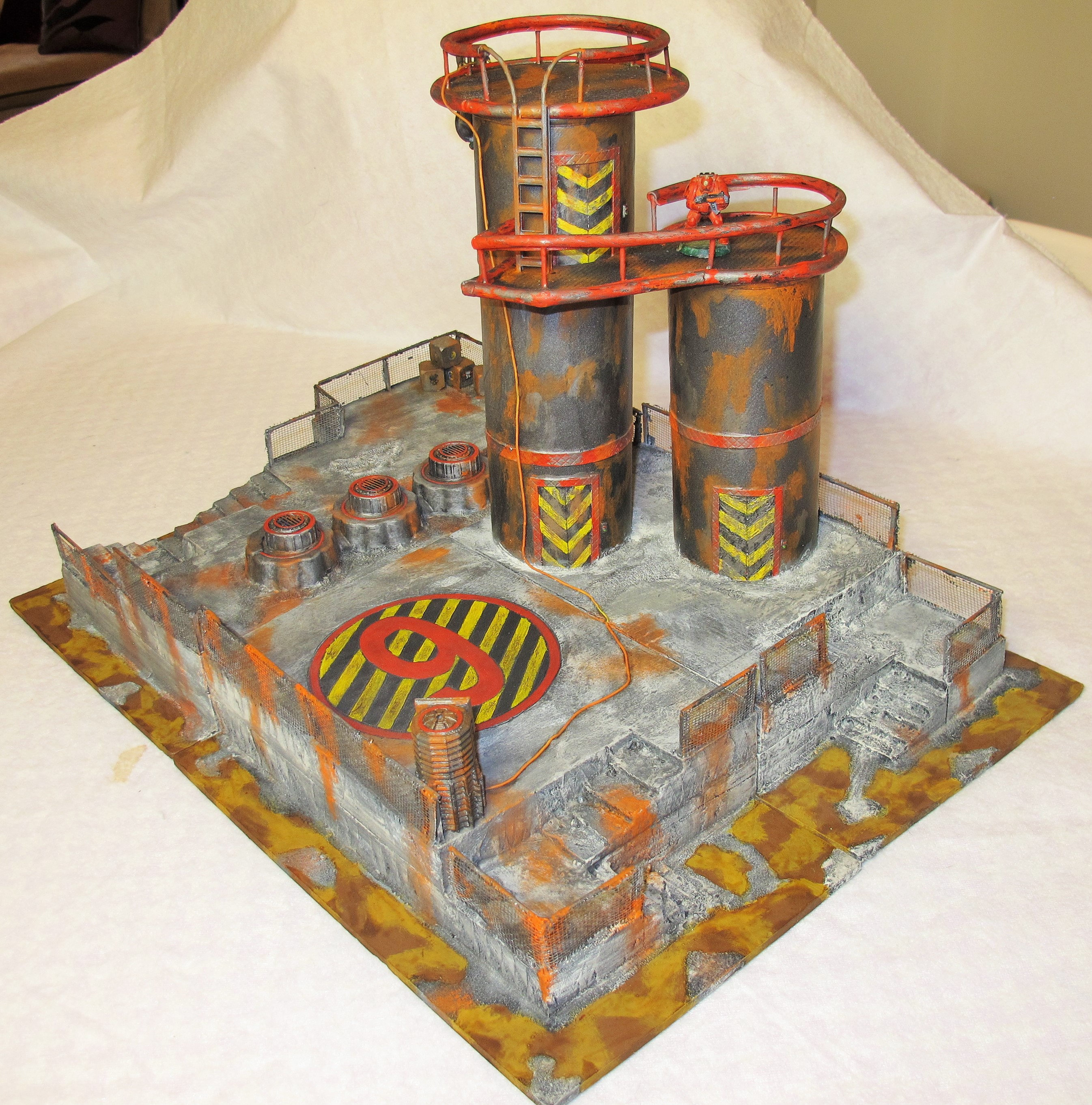 Warhammer 40k Terrain Set, 5 Terrain Pieces, Two-tiered Building