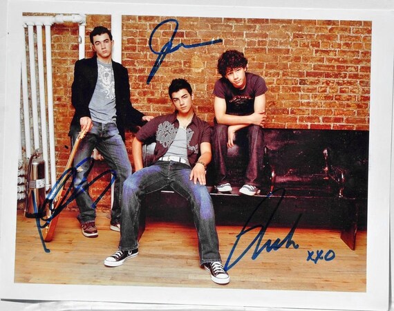The Jonas Brothers Signed Photo – Kevin Jonas, Nick Jonas, Joe