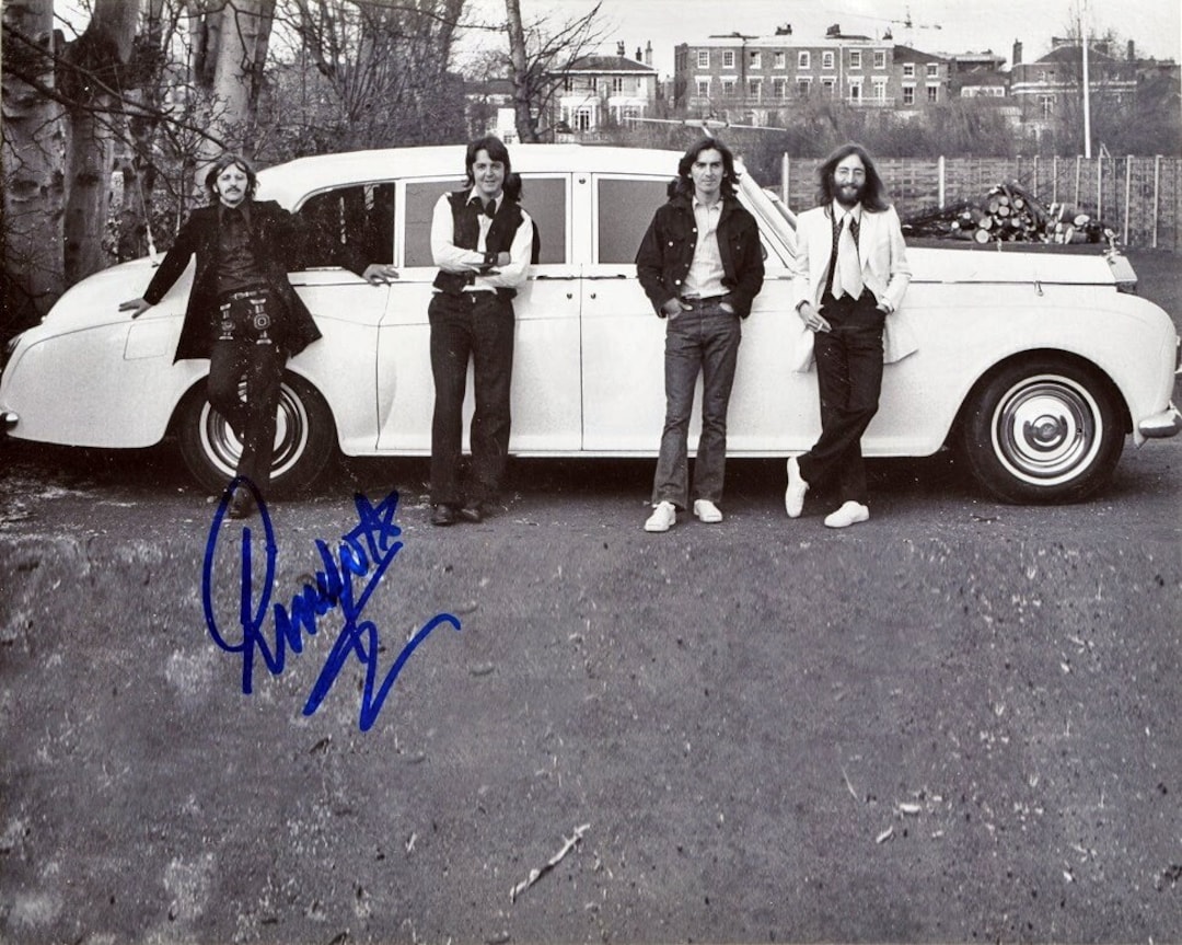 ビートルズ　リンゴ・スター直筆サイン入り本Lifted 新品 Amazon.co.jp: HWC Trading The Beatles サイン入り A4 プリント