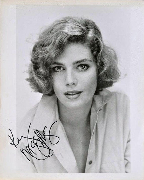 グレース・ケリー直筆サイン入り2Lサイズ写真… ケリー・マクギリス直筆サイン入り写真 - 『トップガン』、『目撃者