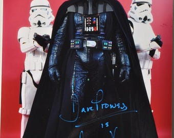 スターウォーズファンのためのデイブ・プラウズによるダース・ベイダー