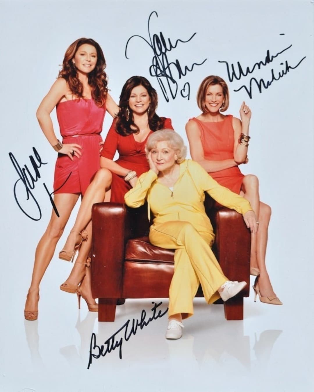 Hot in Cleveland Cast Signed Photo X4 Betty White, Valerie Bertinelli W