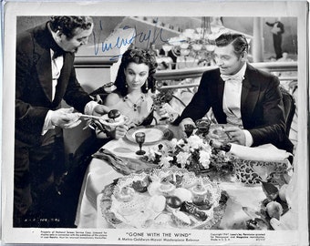 Vivien Leigh Signed Photo - Gone With The Wind W/COA