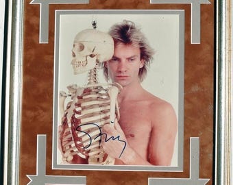Foto autografada e emoldurada de Sting – The Police com certificado de autenticidade.