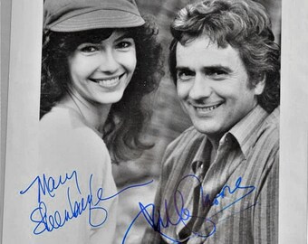 メアリー・スティーンバージェンがホログラム証明書付きの