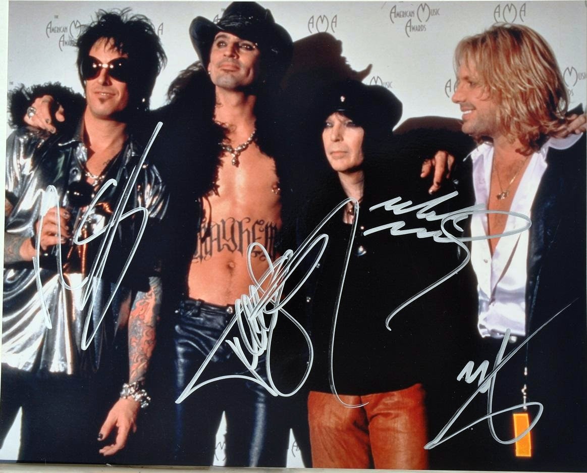 激レア！MOTLEY CRUE メンバー全員サイン入り写真カード Motley Crue Signed Matted Cards and PHoto Certified Authentic