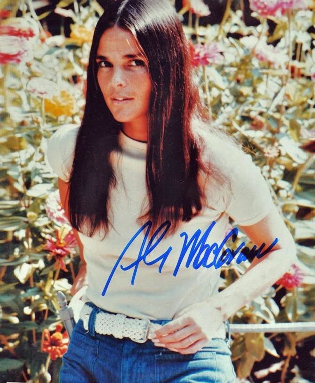 アリ・マッグロー直筆サイン入り写真 - グッバイ、コロンバス - COA