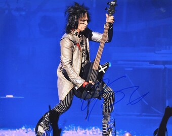 Foto firmada de Nikki Sixx – Mötley Crue (11 x 14 cm) con certificado de autenticidad
