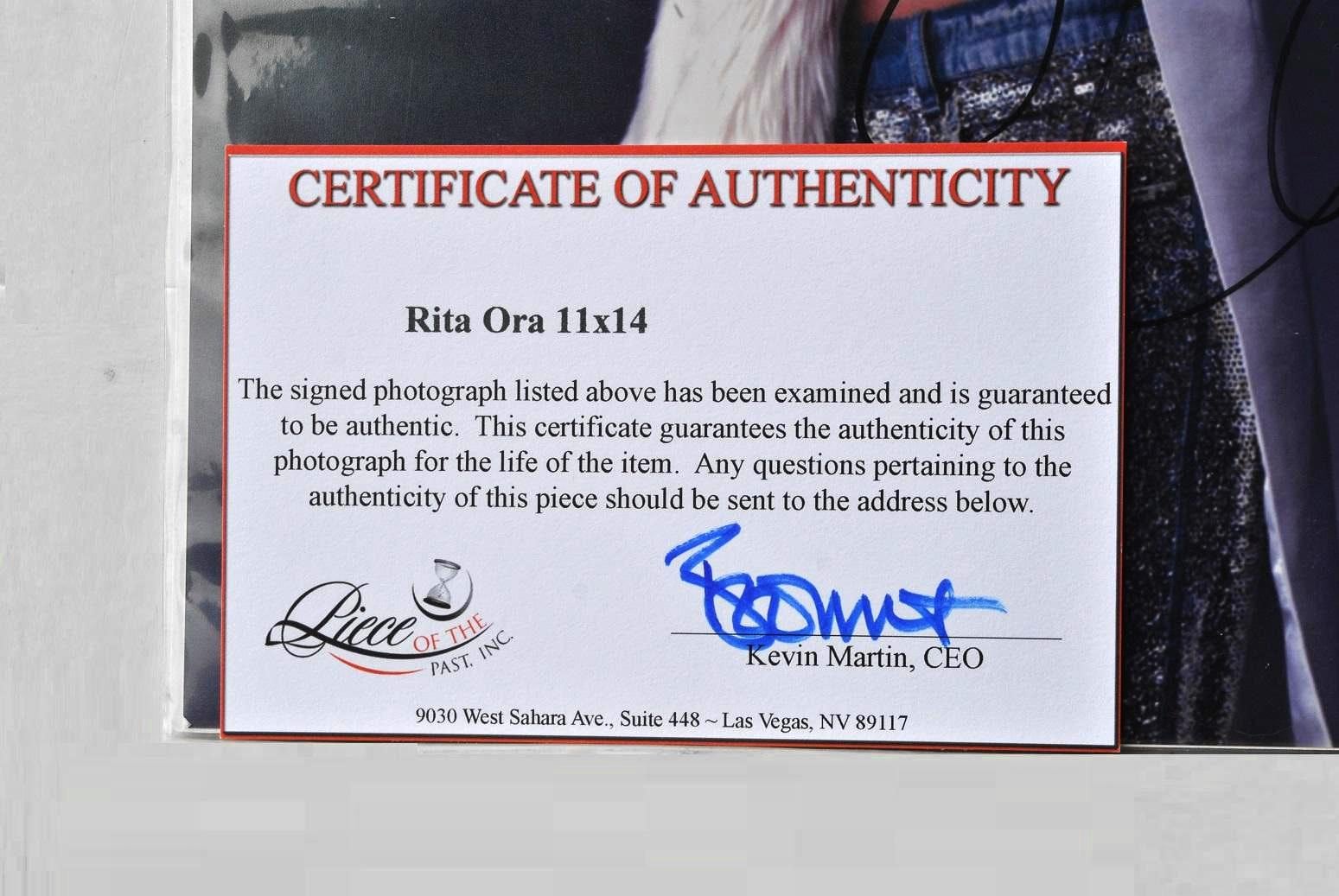 リタ・オラ直筆サイン入り写真 - Hot Right Now 11インチ×14インチ COA