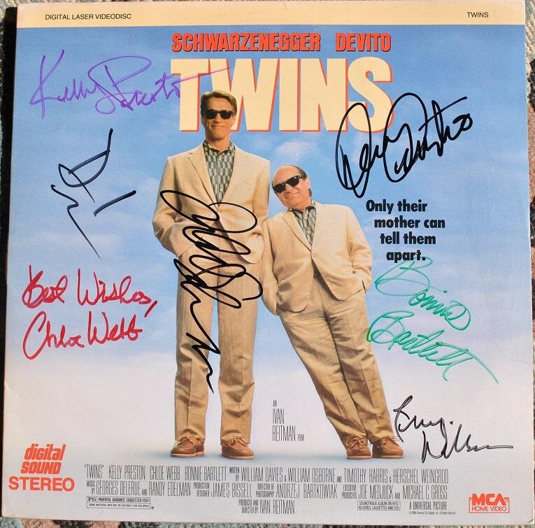 Twins Cast Signed Lazer Disc X7 - Arnold Schwarzenegger & Danny