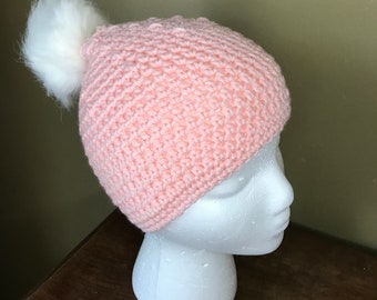 Bonnet au crochet avec pompon en fausse fourrure