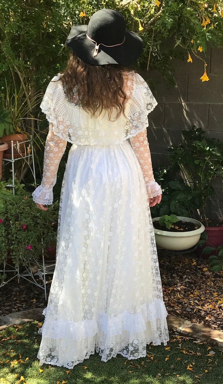 Victorian Style Vintage Wedding Dress / White Lace 70s