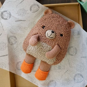 Patrón: Oso Pedro - Patrón amigurumi oso a crochet y punch needle + video tutorial en ESPAÑOL