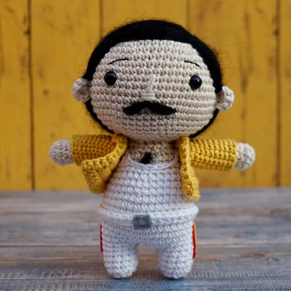 Pattern: Freddie Mercury - Amigurumi Freddie Mercury Crochet pattern and tutorial English and Spanish