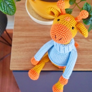 Pattern: Jirafa Manchas/Spot the Giraffe - Amigurumi Giraffe Crochet pattern and tutorial English and Spanish