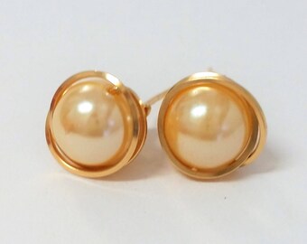 Cream Pearl Gold Earrings